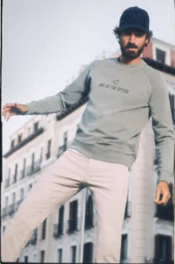 Ooto Sweatshirt Gola Redonda Com Logo Frontal Cinzento Hot